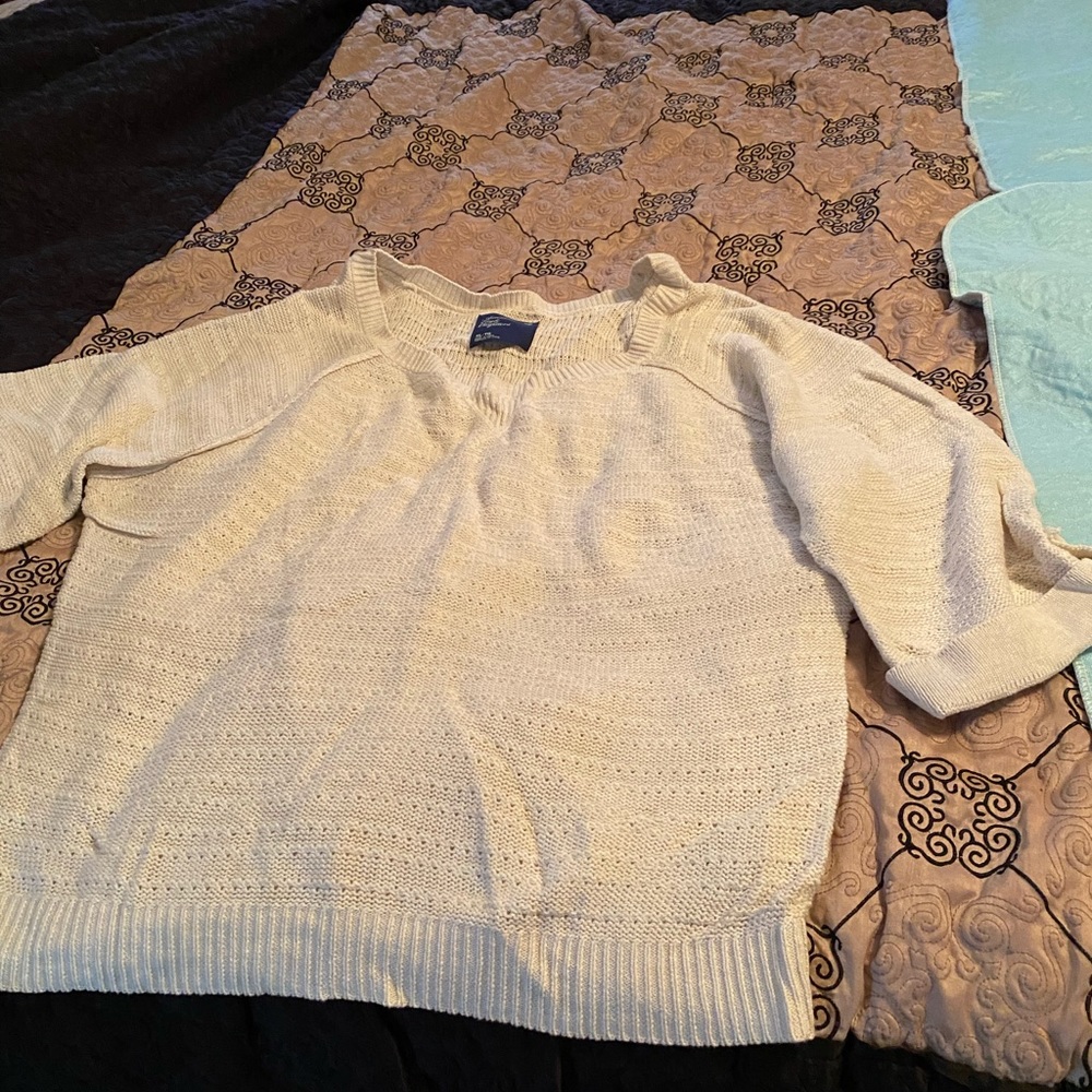 Woman’s nice American eagle sweater
